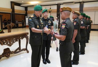 Pangdam IX Udayana Mayjen TNI Sonny Aprianto saat sertijab