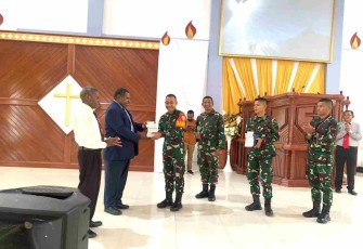 Penyerahan Alkitab di Gereja Injil Indonesia Kobagma