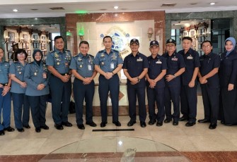 Ketum YHT bersama jajaran Ladokgi TNI AL RE Martadinata Jakarta 