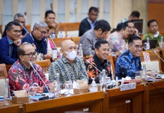 MenkopUKM Teten Masduki saat raker dengan Komisi VI DPR RI di Jakarta 