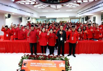 Salam metal tutup rakernas PDIP 