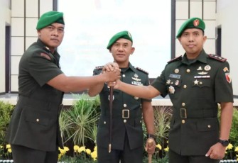 Danrem 081/DSJ Kolonel Inf H. Sugiyono foto bersama usai sertijab 