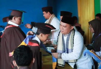 Bupati Labuhanbatu bersama Walikota medan saat Hadiri Wisuda dan Syukuran Pondok pesantren Daarul Mursinin 