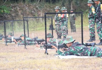 Latihan menembak prajurit Korem 081/DSJ