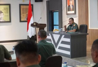 Danrem 081/DSJ Kolonel Inf H. Sugiyono saat pimpin sidang Pankar Pama