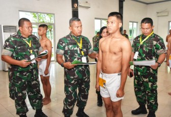 Danrem 023/KS Kolonel Inf Lukman Hakim saat sidang parade calon taruna Akmil