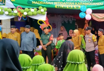 Sertu Mustahid Ikuti Lomba Bazar Murah MI Karanggandu