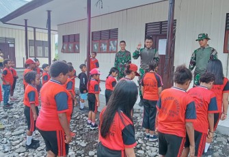 Latihan kedisiplinan dengan latihan baris berbaris