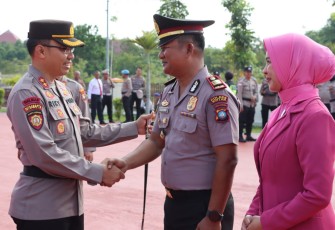 Kapolres Bintan Pimpin Upacara Kenaikan Pangkat Personel Polres Bintan 