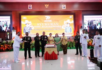 Pangdam Kasuari Mayjen TNI Gabriel Lema saat HUT Bhayangkara ke 77, Sabtu (1/7)