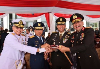 Kasdam XII/Tpr Brigjen TNI Yufti Senjaya foto bersama di HUT Bhayangkara ke 77 tahun 2023