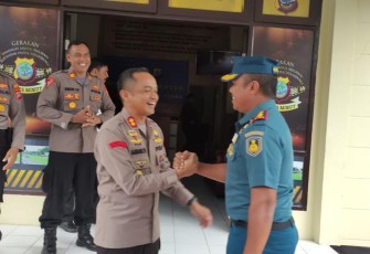 Danlanudal Manado Letkol Laut (P) Tatang Yanuar Ristanto bersama Kapolres Minahasa Utara 