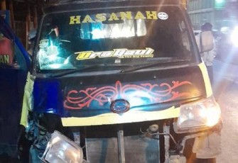 Mobil pickup hancur bagian depan setelah ditabrak motor, Selasa (4/7)