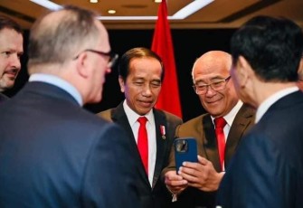 Presiden Joko Widodo saat berdialog dengan investor Australia, Selasa (4/7)