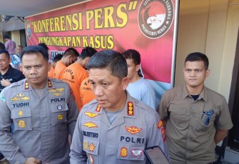 Kapolrestabes Medan Kombes Valentino Alfa Tatareda saat memberikan keterangan pers, Selasa (4/7)