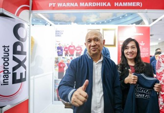 MenkopUKM Teten Masduki bersama pelaku UMKM di Inabuyer B2B2G Expo 2023 Jakarta 
