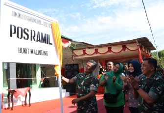 Danrem 023/KS Kolonel Inf Lukman Hakim saat meresmikanPos Ramil Bukit Malintang Koramil 12/Siabu Kodim 0212/TS  