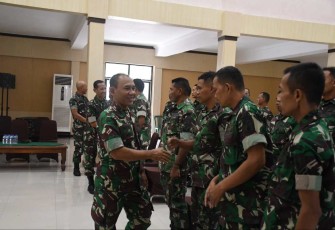 Danrem 081/DSJ Kolonel Inf H. Sugiyono saat Melepas 25 Orang Anggota Baru, Jum'at (7/7)