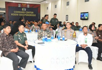 Dandim 0802/Ponorogo Letkol Inf Hirta Juni Adriansyah saat nobar Kasad Award 2023, Senin (10/7)
