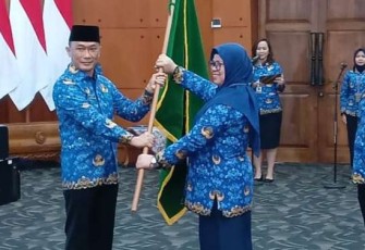 Ketum Korpri Prof Dr Zudan Arif Fakrulloh saat melantik DPKorpri Kemendikbudristek di Jakarta, Rabu (12/7)