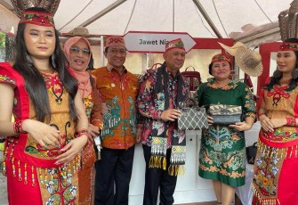 MenkopUKM Teten Masduki saat acara Gernas BBI dan BBWI di Palangkaraya Kalteng, Jum'at (14/7)