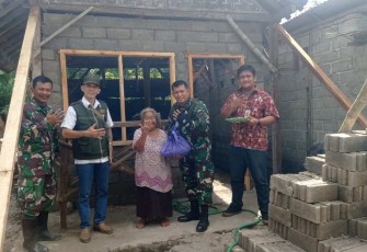 Tim Waslakgiat Prov Jatim saat meninjau  RTLH di Kabupaten Tulungagung 