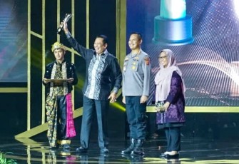Bamsoet saat menyerahkan Hagoeng Award 2023 di Jakarta, (14/7)