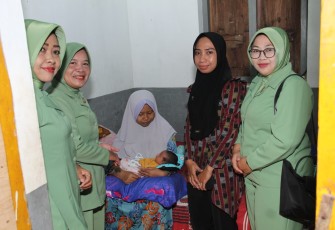 Baksos anak stunting Persit KCK Cab XX Dim 0806 Trenggalek