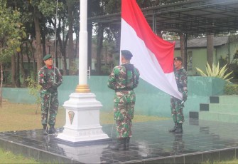 Upacara bendera prajurit Menarmed 2 Kostrad 