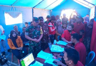 Brigjen TNI Eko Astono Kalimantoro saat meninjau kegiatan TMMD ke 117 Kodim 0801/Pacitan, Kamis (27/7)