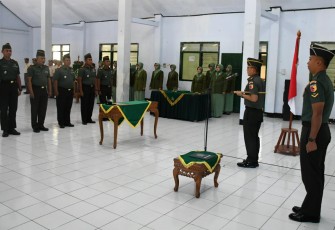 Dandim 0802/Ponorogo Letkol Inf Hirta Juni Adriansyah saat sertijab Danramil dan Perwira Staf, Jum'at (28/7)