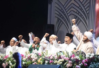 Danrem 081/DSJ Kolonel Inf H. Sugiyono saat bersholawat 