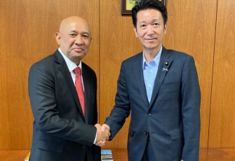 MenkopUKM Teten Masduki bersama Wakil Menteri Parlemen METI Jepang Nagamine Makoto di Tokyo Jepang, Rabu (2/8)