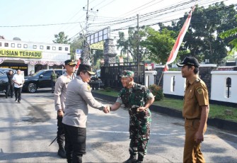 Danrem 081/DSJ Kolonel Inf H. Sugiyono menyambut Kapolda Jatim 