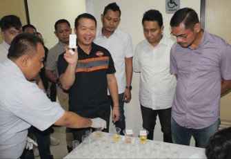 Tes urine anggota secara mendadak Satres narkoba Polres Metro Jakbar, Rabu (9/8)