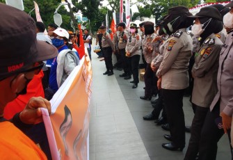 Unras Exco Partai Buruh di Kantor Gubernur Sumut, Rabu (9/8)