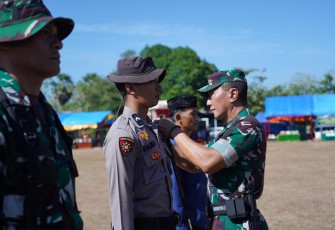 Pangdam XIV Hasanuddin Mayjen TNI Dr Totok Imam Santoso menutup TMMD ke 117 Kodim 1426/Takalar, Kamis (10/8)