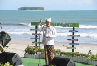 Mendes PDTT Abdul Halim Iskandar saat launching Lomba Desa Wisata Nusantara 2023 di Wisata Pantai Desa Apar Kota Pariaman, Provinsi Sumbar, Jum'at (11/8)