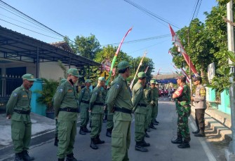 Latihan PBB satlinmas wilayah desa binaan