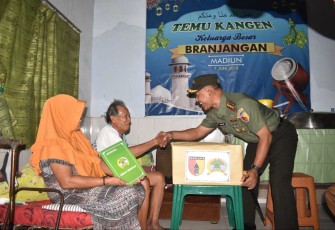 Danrem 081/DSJ Kolonel Inf H. Sugiyono berikan Kado Kemerdekaan untuk Veteran TNI AL di Madiun, Selasa (15/8) 