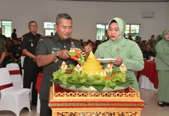 Danrem 023/KS Kolonel Inf Lukman Hakim saat syukuran HUT ke 65 Korem 023/KS, Rabu (16/8)