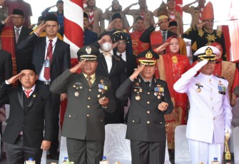 Danrem 023/KS Kolonel Inf Lukman Hakim saat upacara HUT Kemerdekaan RI ke -78 di Kita Sibolga, Kamis (17/8)