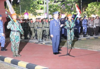 Dandim 0803/Madiun Letkol Inf Meina Helmi saat pimpin AKRS di TMP Madiun, Kamis (17/8)