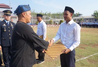 Sukacita warga binaan Lapas Cilegon saat menerima remisi bebas, Kamis (17/8)
