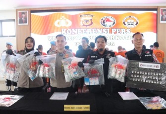 Wakapolres Bogor Kompol Fitra Zuanda saat konferensi pers, Jum'at (18/8)