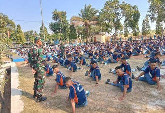 Latih siswa Peraturan Baris Berbaris 