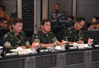 Pangkostrad Letjen TNI Maruli Simanjuntak saat rapat bersama Panglima TNI di Jakarta 
