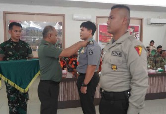 Danrem 023/KS Kolonel Inf Lukman Hakim saat membuka pembekalan Kader Warga Terlatih, Senin (28/8)
