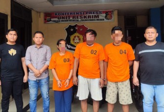Tiga pelaku perampokan taksi online saat ditangkap unit Reskrim Polsek Medan Helvetia, Senin (28/8)