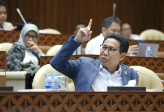 Mendes PDTT Abdul Halim Iskandar saat raker bersama Komisi V DPR RI di Jakarta, Selasa (29/8)